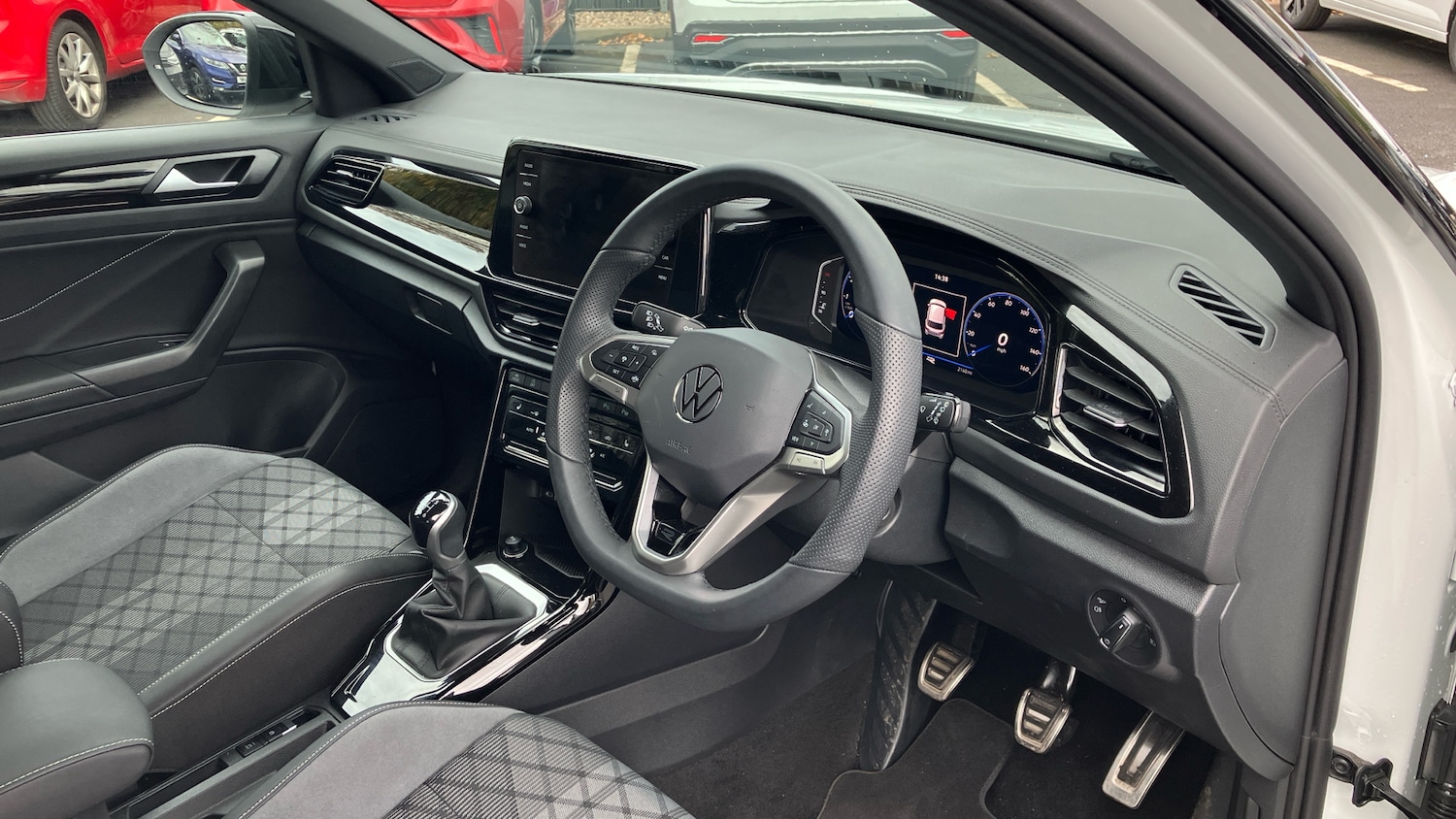 Used Volkswagen T-Roc 2025 for sale - 76374280: Photo 6