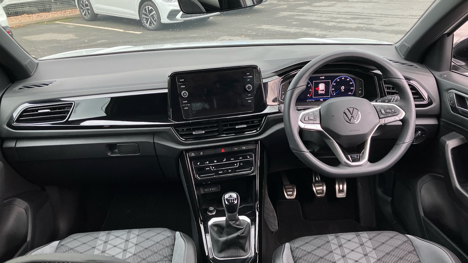 Used Volkswagen T-Roc 2025 for sale - 76374280: Photo 9
