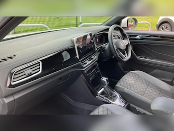 Used Volkswagen T-Roc 2023 for sale - 78532069: Photo