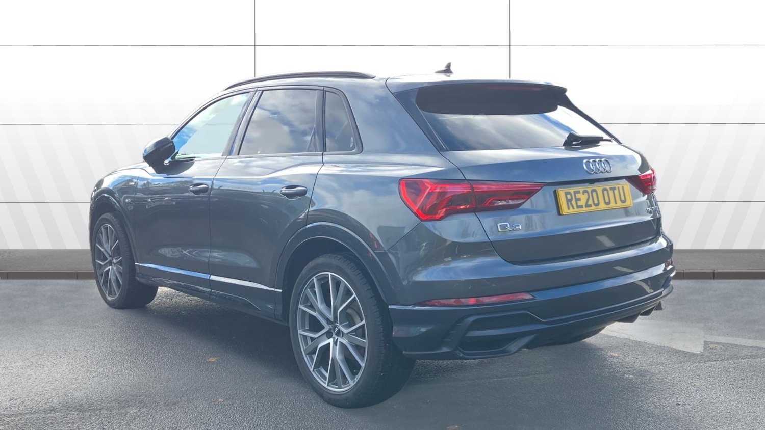 Used Audi Q3 2020 for sale - 76392205: Photo 2