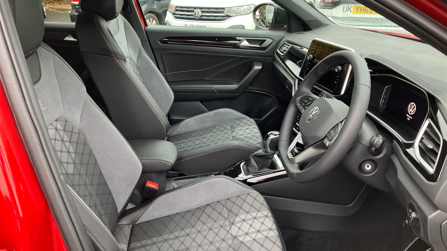 Used Volkswagen T-Roc 2024 for sale - 76319179: Photo 15