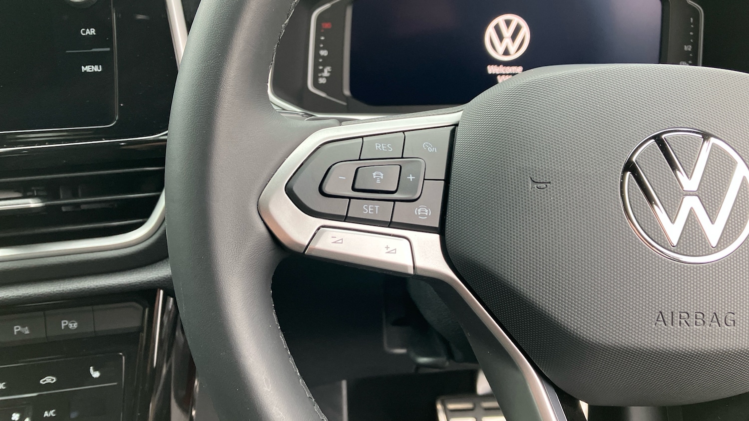 Used Volkswagen T-Roc 2024 for sale - 76319179: Photo 17
