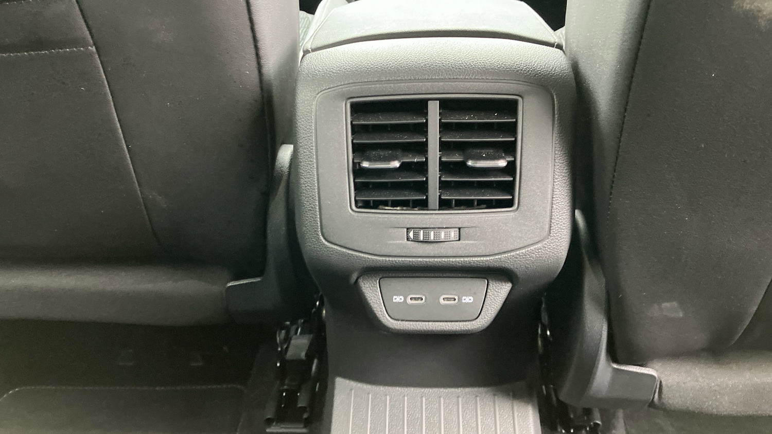 Used Volkswagen T-Roc 2024 for sale - 76319179: Photo 35