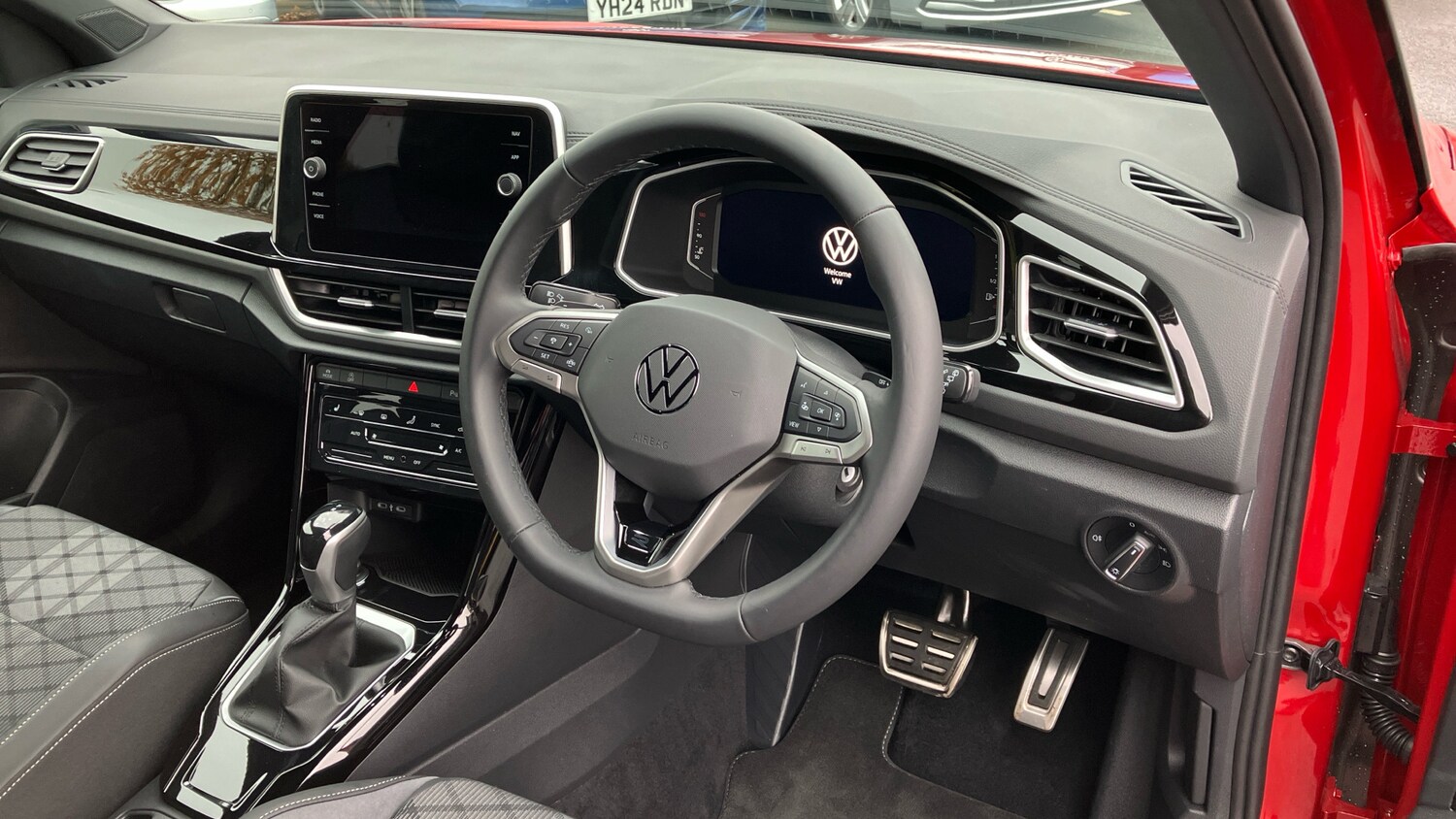 Used Volkswagen T-Roc 2024 for sale - 76319179: Photo 6