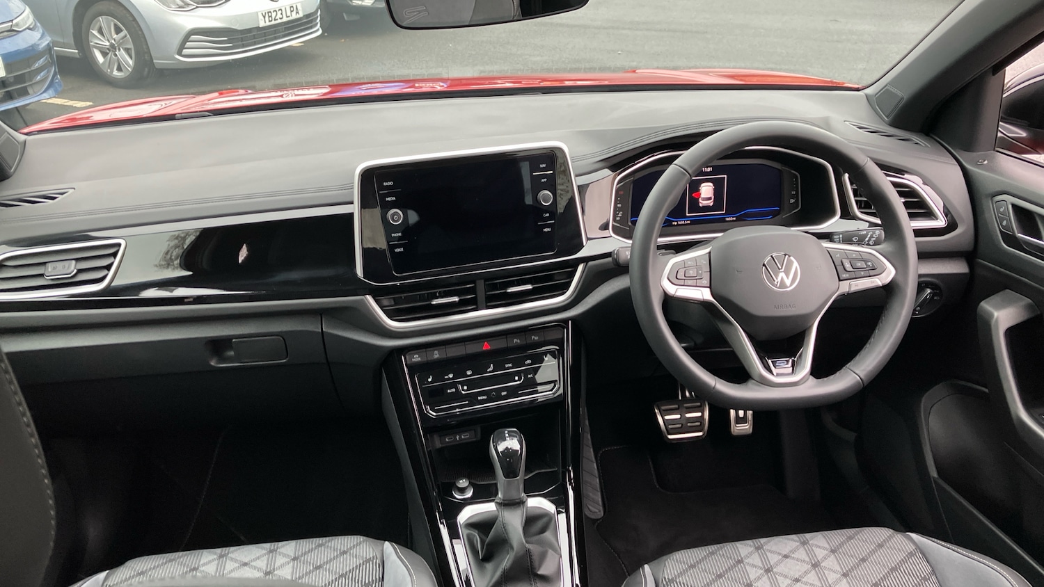 Used Volkswagen T-Roc 2024 for sale - 76319179: Photo 9