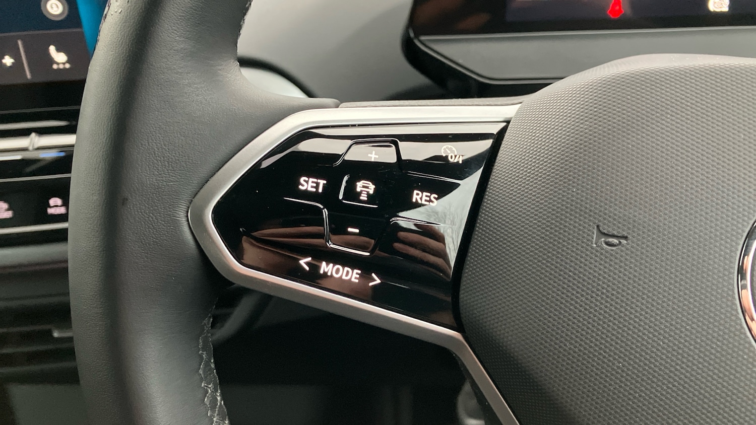 Used Volkswagen ID.4 2023 for sale - 76948178: Photo 17