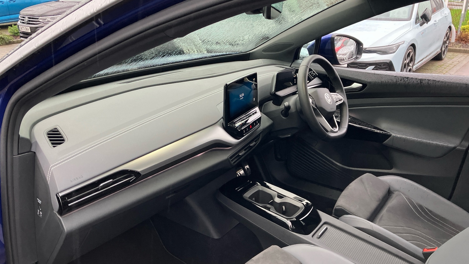 Used Volkswagen ID.4 2023 for sale - 76948178: Photo 2