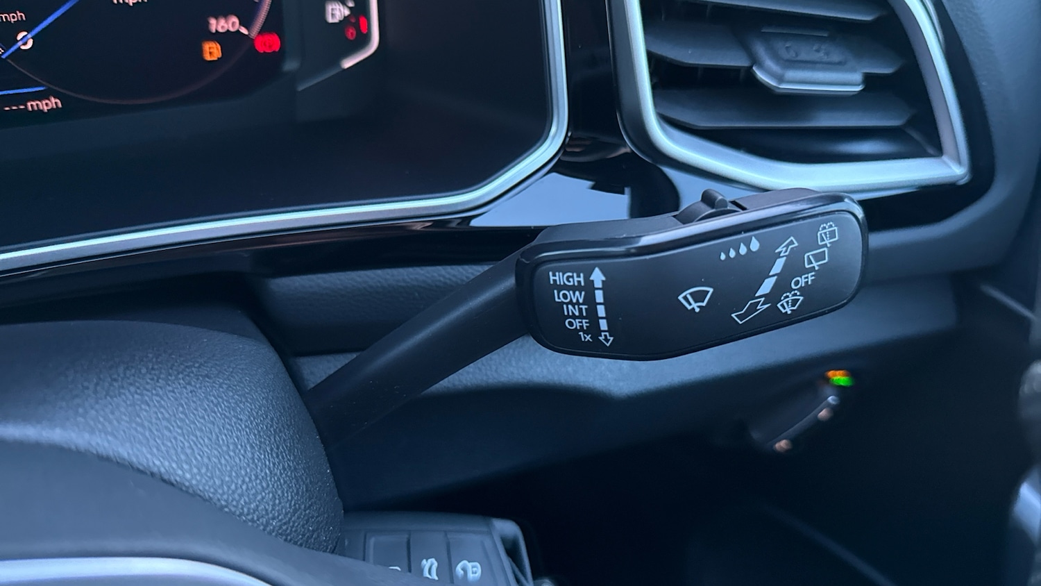 Used Volkswagen T-Roc 2025 for sale - 77342534: Photo 33