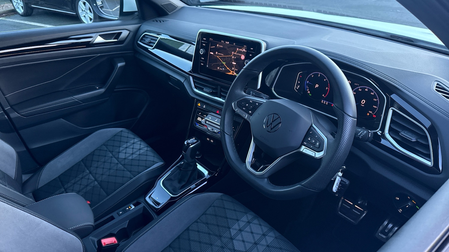 Used Volkswagen T-Roc 2025 for sale - 77342534: Photo 6