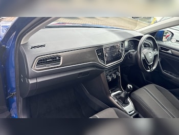 Used Volkswagen T-Roc 2019 for sale - 75332180: Photo