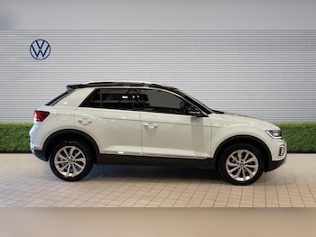 Used Volkswagen T-Roc 2023 for sale - 78540200: Photo