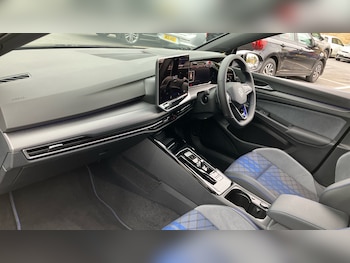 Used Volkswagen Golf 2025 for sale - 76253118: Photo 2
