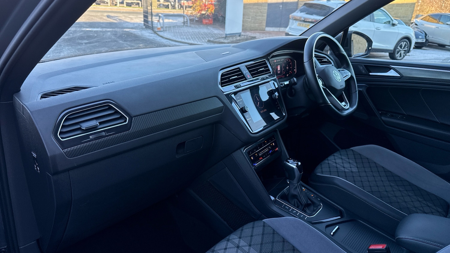 Used Volkswagen Tiguan 2021 for sale - 77813275: Photo 2