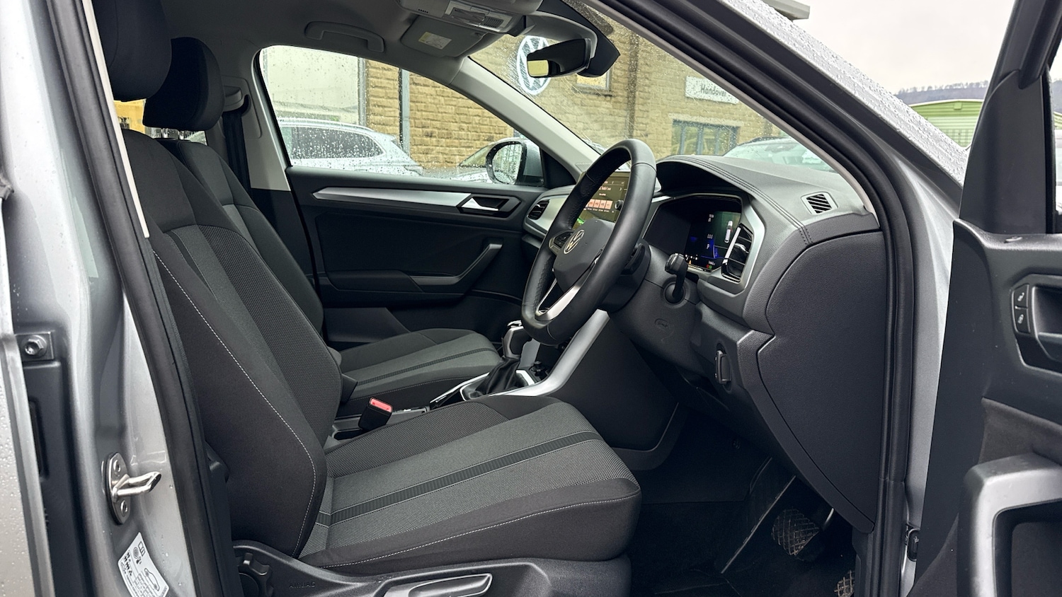 Used Volkswagen T-Roc 2025 for sale - 77350296: Photo 15