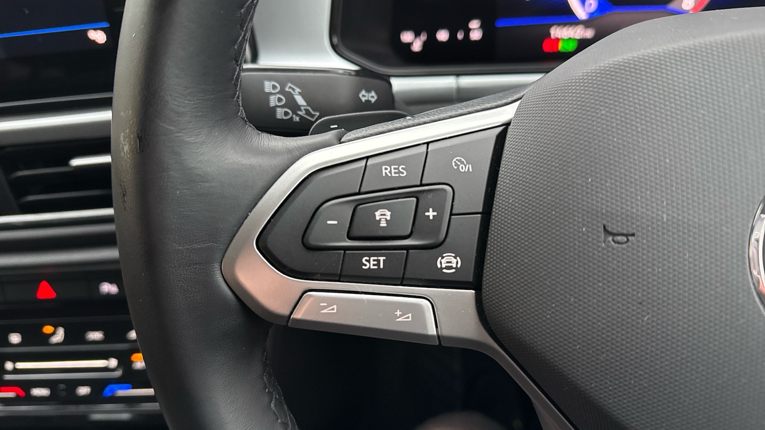 Used Volkswagen T-Roc 2025 for sale - 77350296: Photo 17