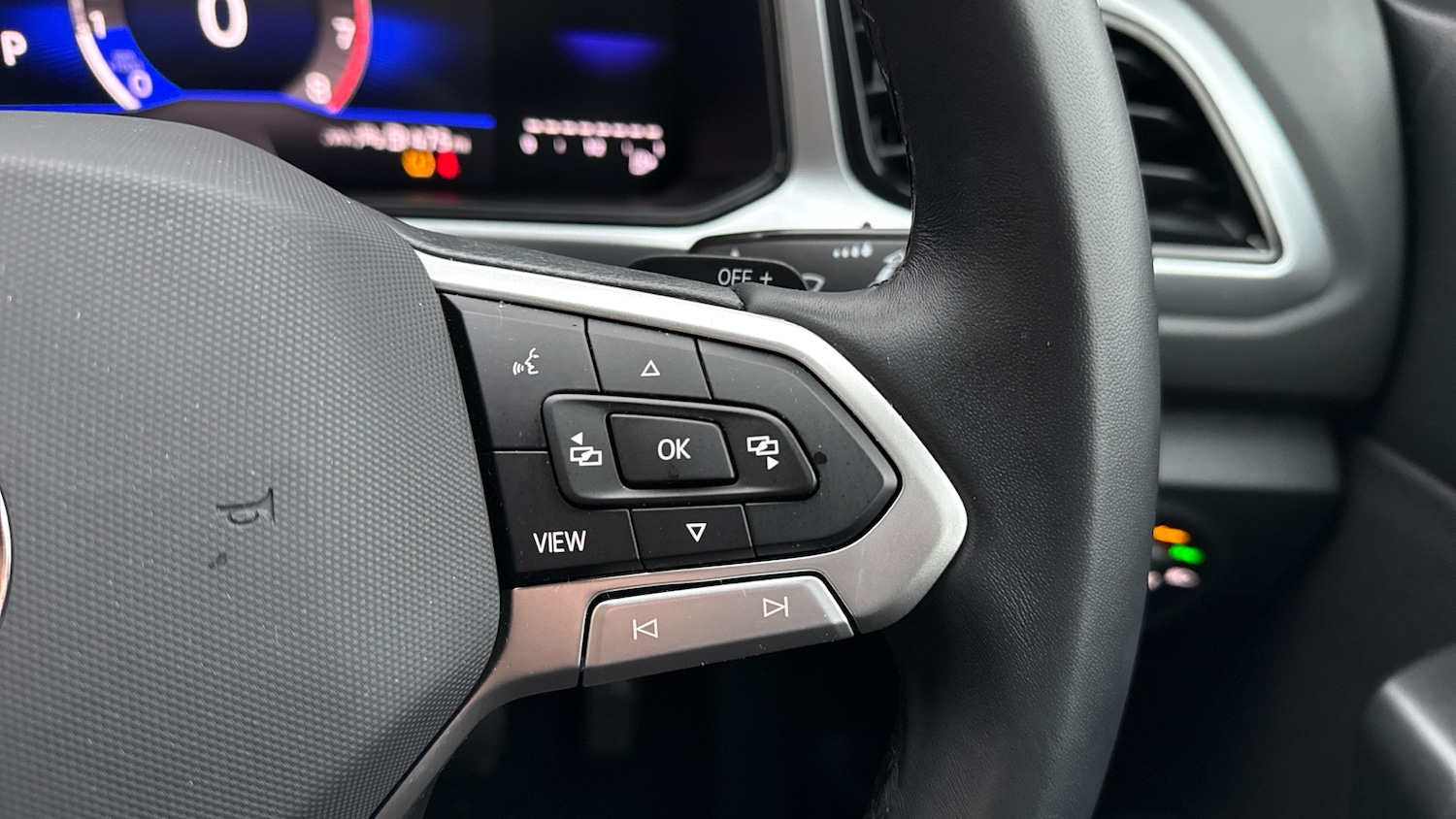 Used Volkswagen T-Roc 2025 for sale - 77350296: Photo 18