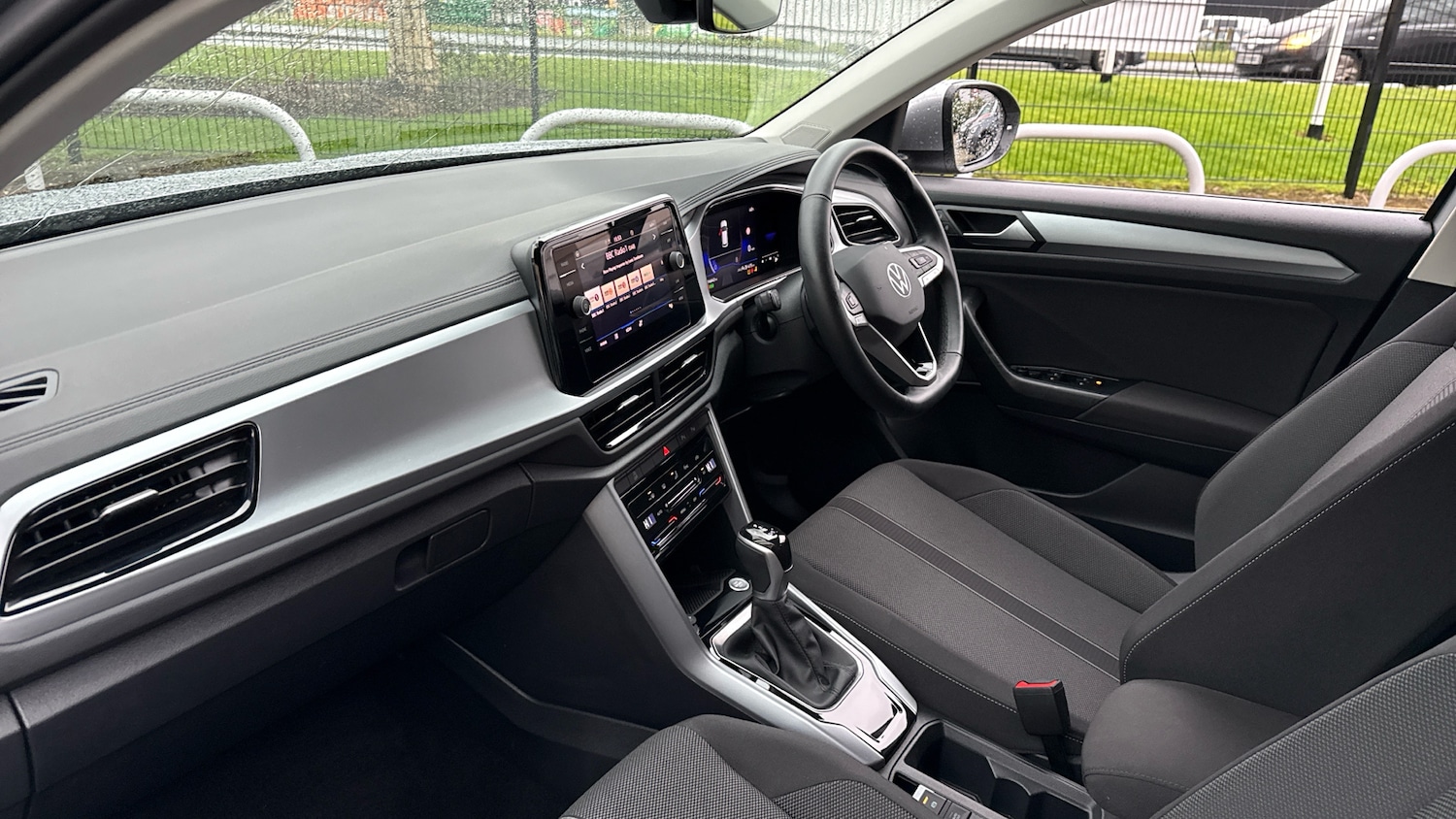 Used Volkswagen T-Roc 2025 for sale - 77350296: Photo 2