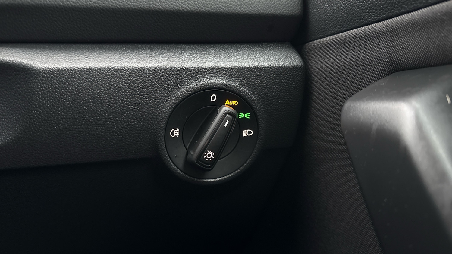 Used Volkswagen T-Roc 2025 for sale - 77350296: Photo 21