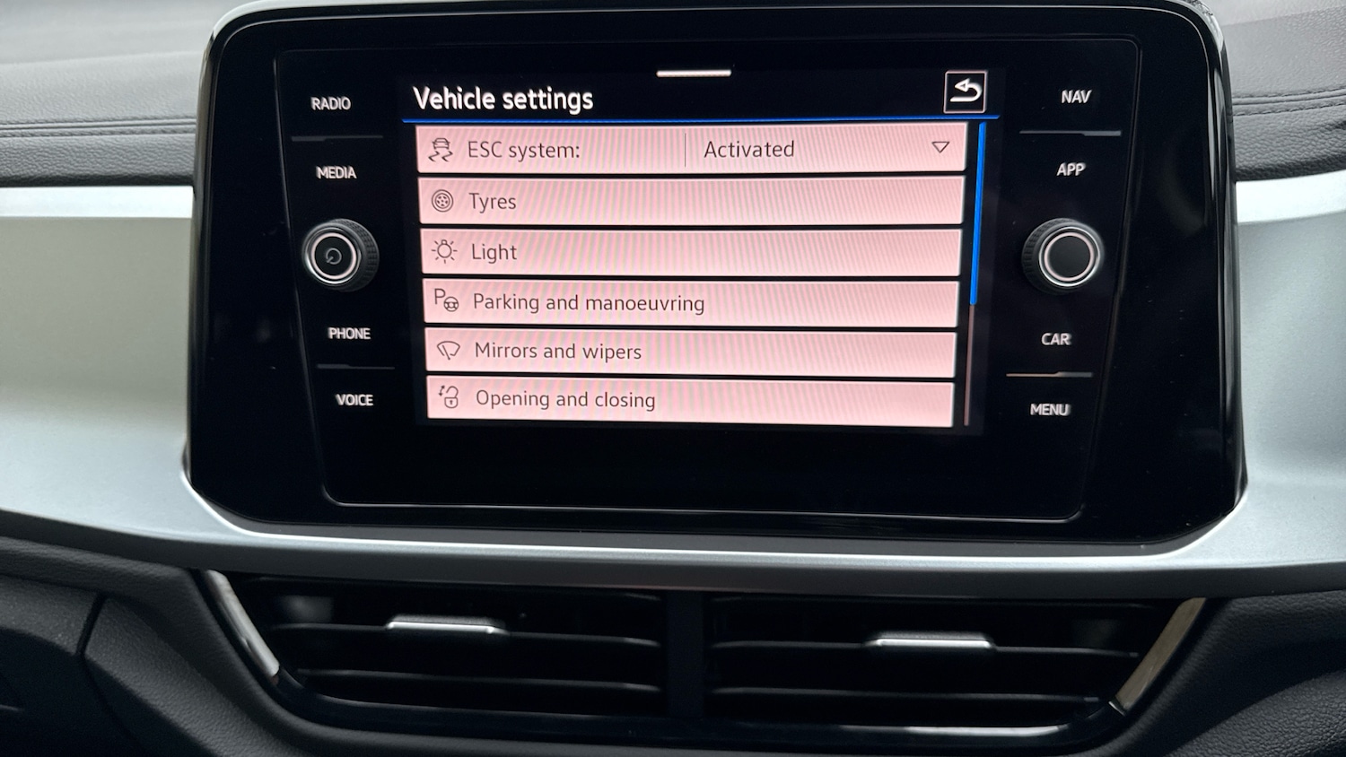 Used Volkswagen T-Roc 2025 for sale - 77350296: Photo 39