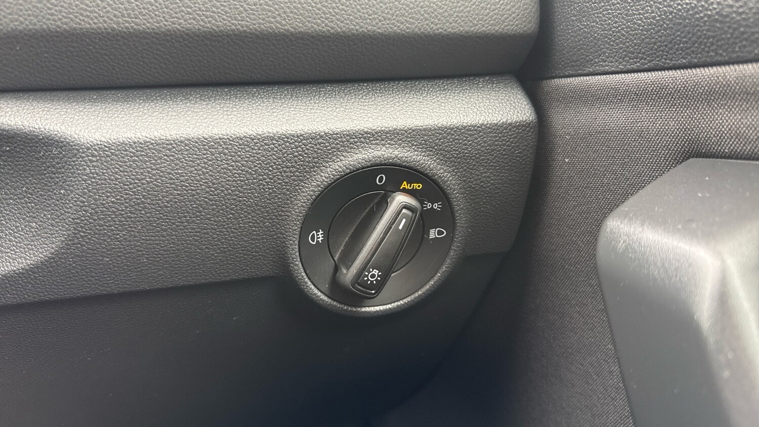 Used Volkswagen T-Roc 2023 for sale - 77917102: Photo 29