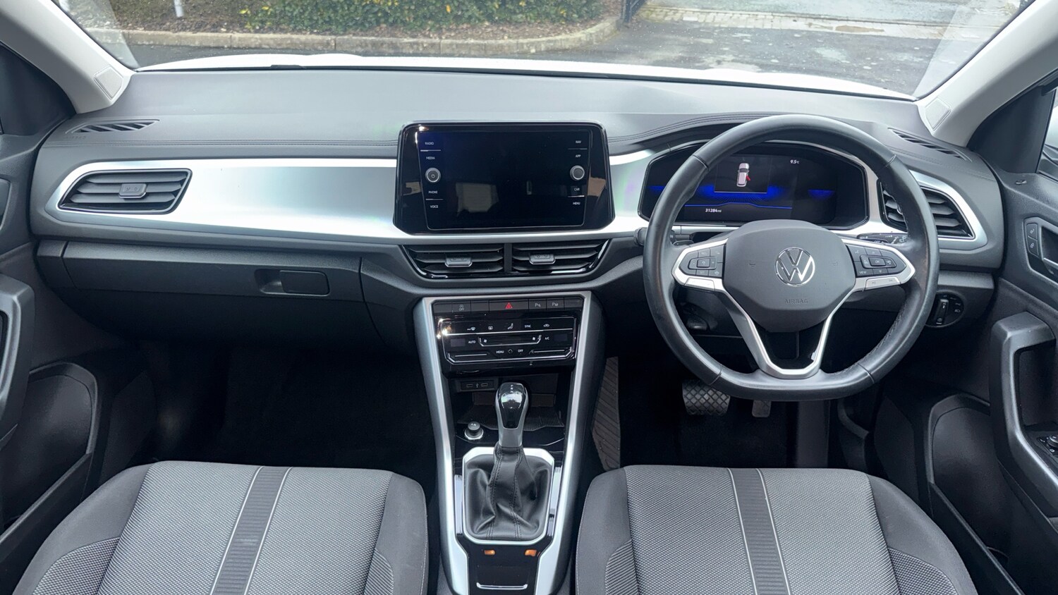 Used Volkswagen T-Roc 2023 for sale - 77917102: Photo 9