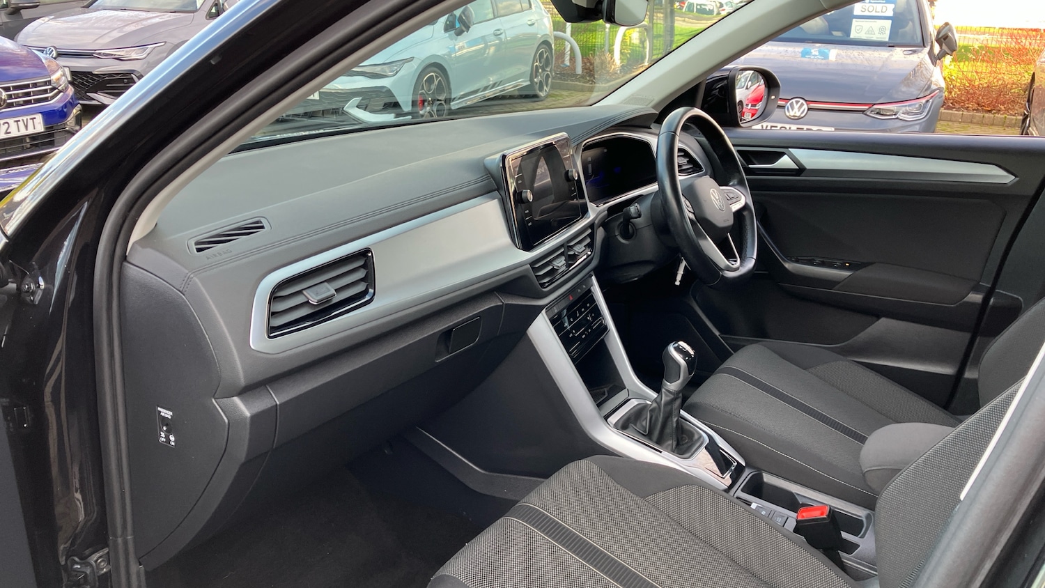 Used Volkswagen T-Roc 2022 for sale - 76971843: Photo 2