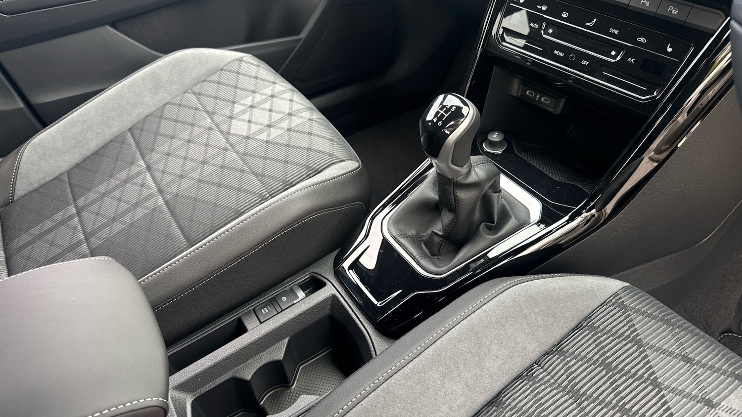 Used Volkswagen T-Roc 2025 for sale - 76063688: Photo 14