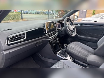 Used Volkswagen T-Roc 2025 for sale - 76063688: Photo 2