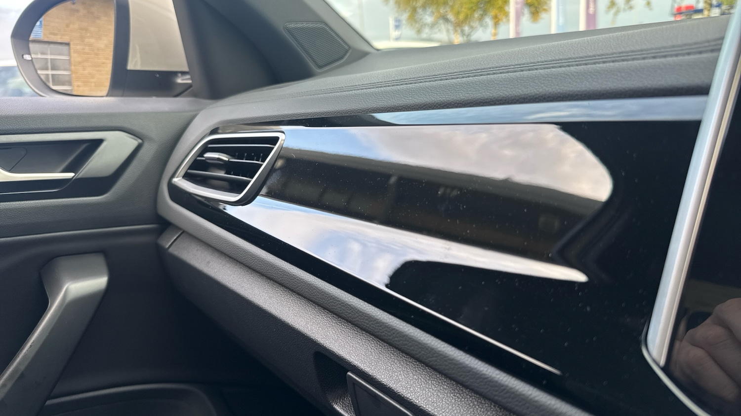 Used Volkswagen T-Roc 2025 for sale - 76063688: Photo 43