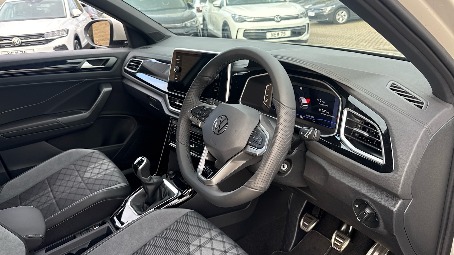 Used Volkswagen T-Roc 2025 for sale - 76063688: Photo 6
