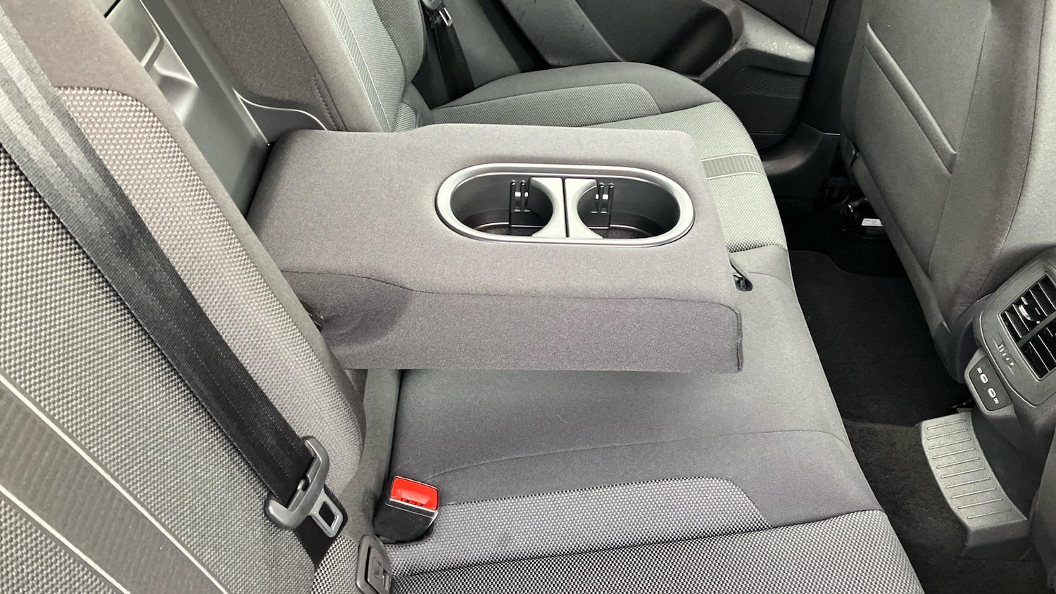 Used Volkswagen T-Roc 2022 for sale - 76393939: Photo 39