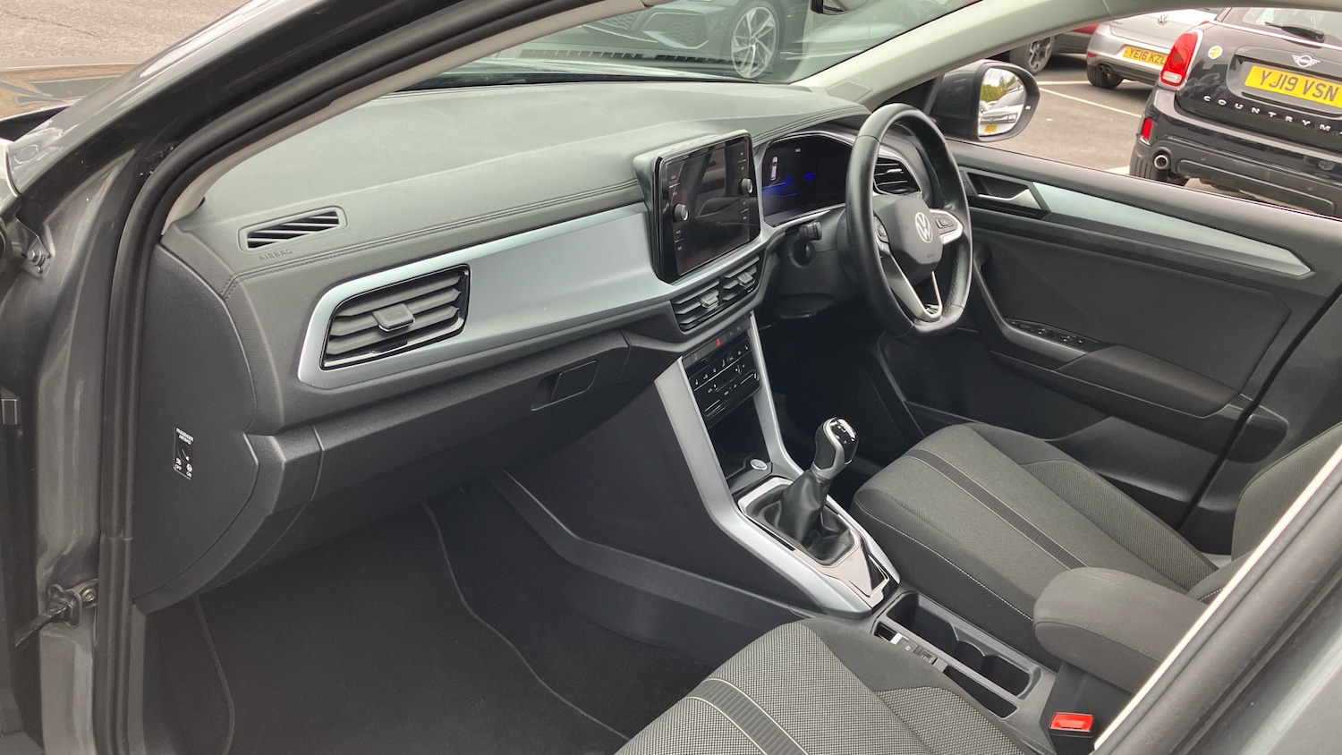 Used Volkswagen T-Roc 2022 for sale - 76219080: Photo 2