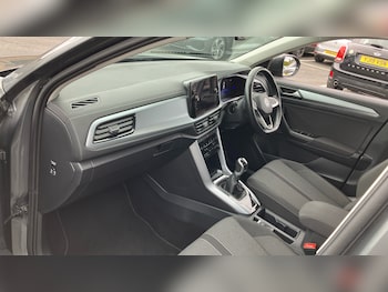 Used Volkswagen T-Roc 2022 for sale - 76219080: Photo 2