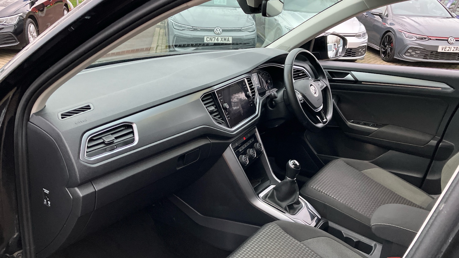 Used Volkswagen T-Roc 2021 for sale - 77044617: Photo 2