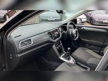 Used Volkswagen T-Roc 2021 for sale - 77044617: Photo