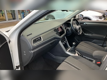 Used Volkswagen T-Roc 2020 for sale - 76614698: Photo