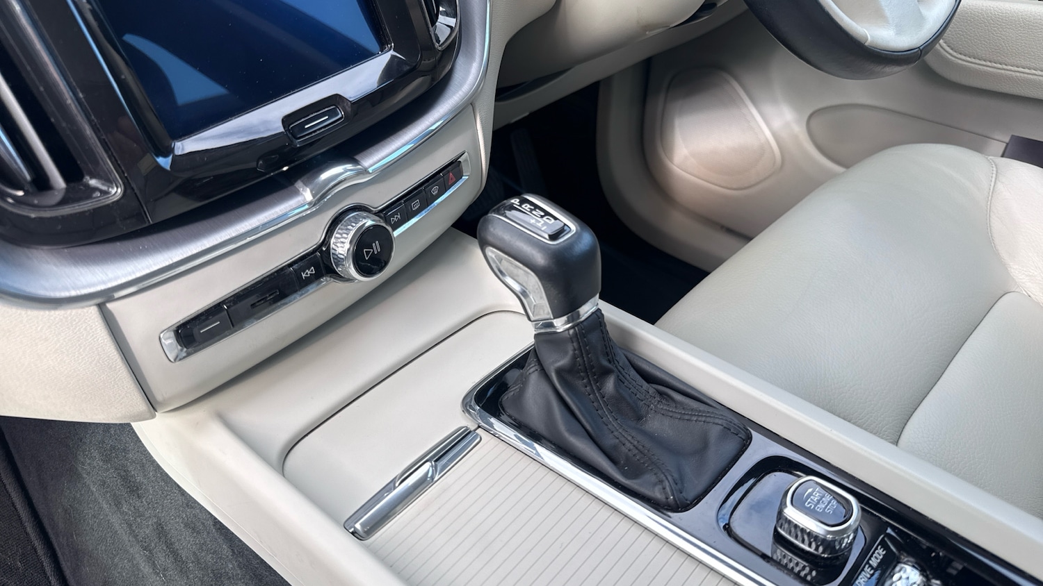 Used Volvo XC60 2018 for sale - 78107234: Photo 13