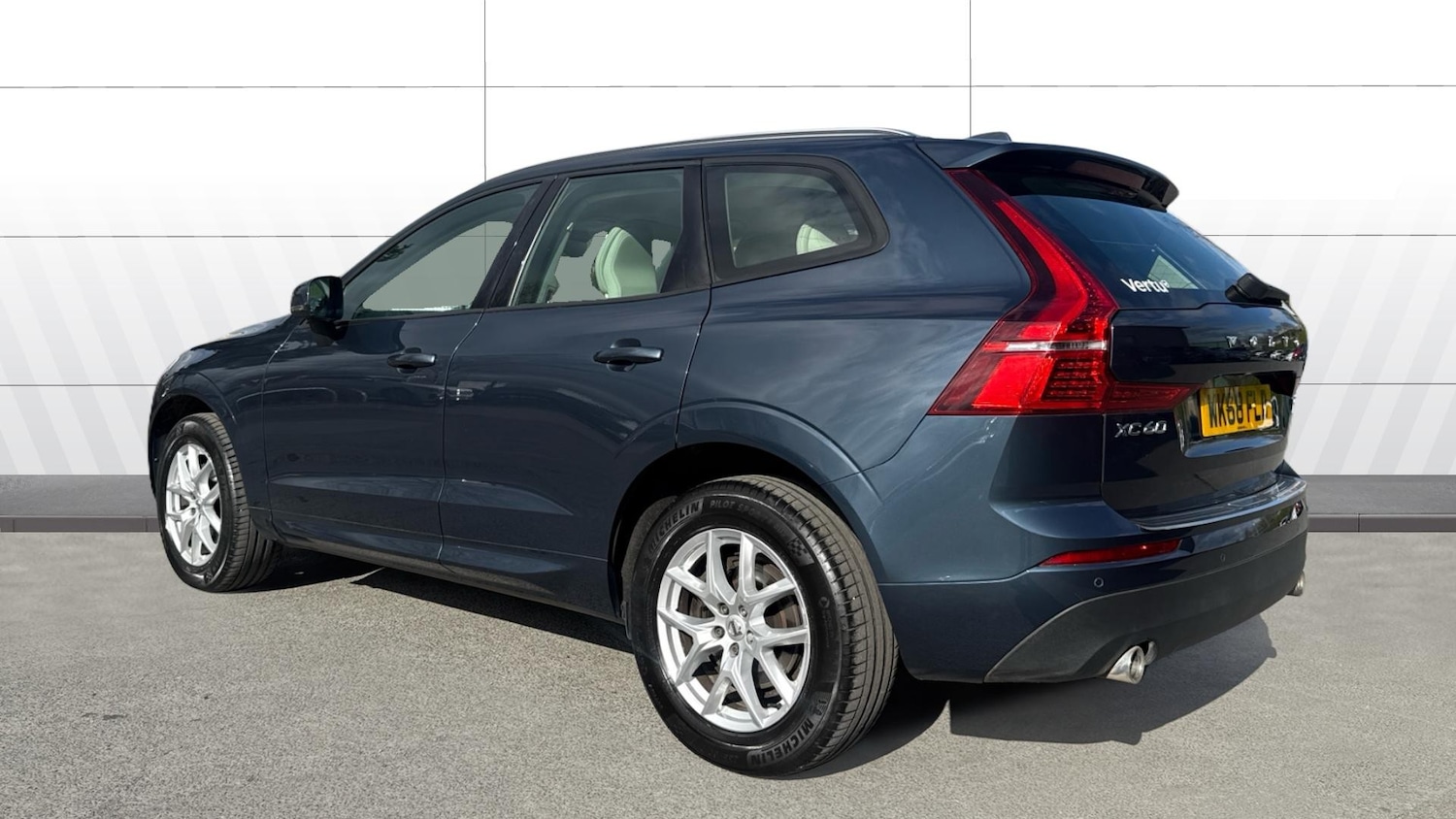 Used Volvo XC60 2018 for sale - 78107234: Photo 2