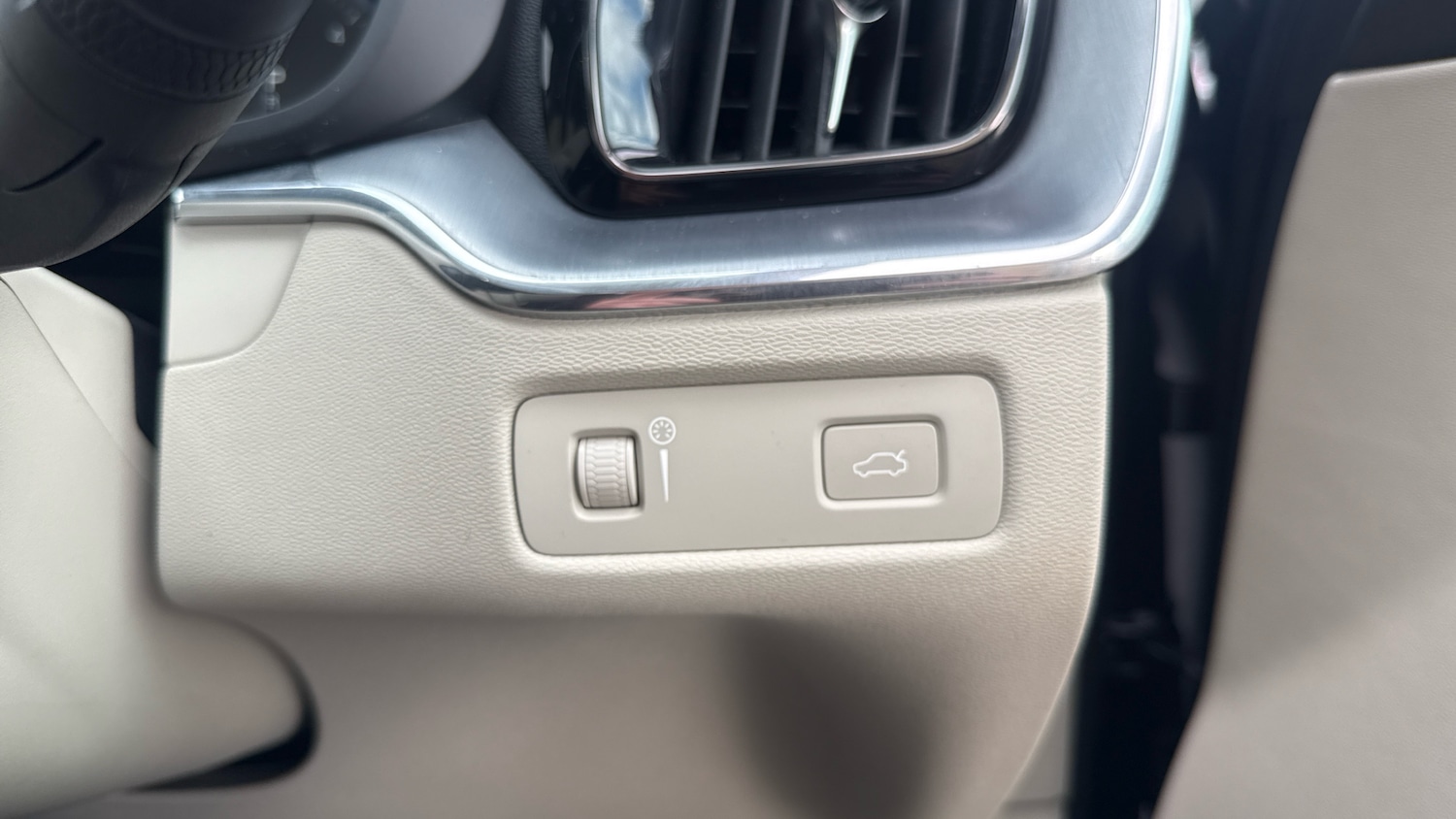 Used Volvo XC60 2018 for sale - 78107234: Photo 41