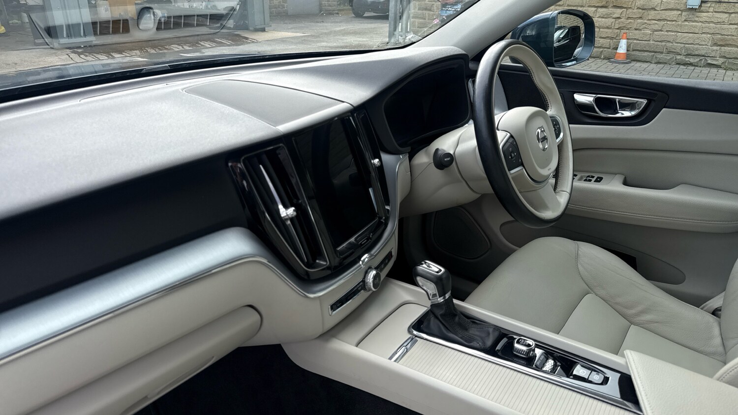 Used Volvo XC60 2018 for sale - 78107234: Photo 9