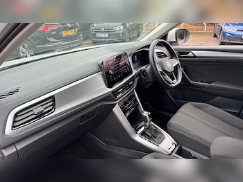 Used Volkswagen T-Roc 2023 for sale - 79488902: Photo
