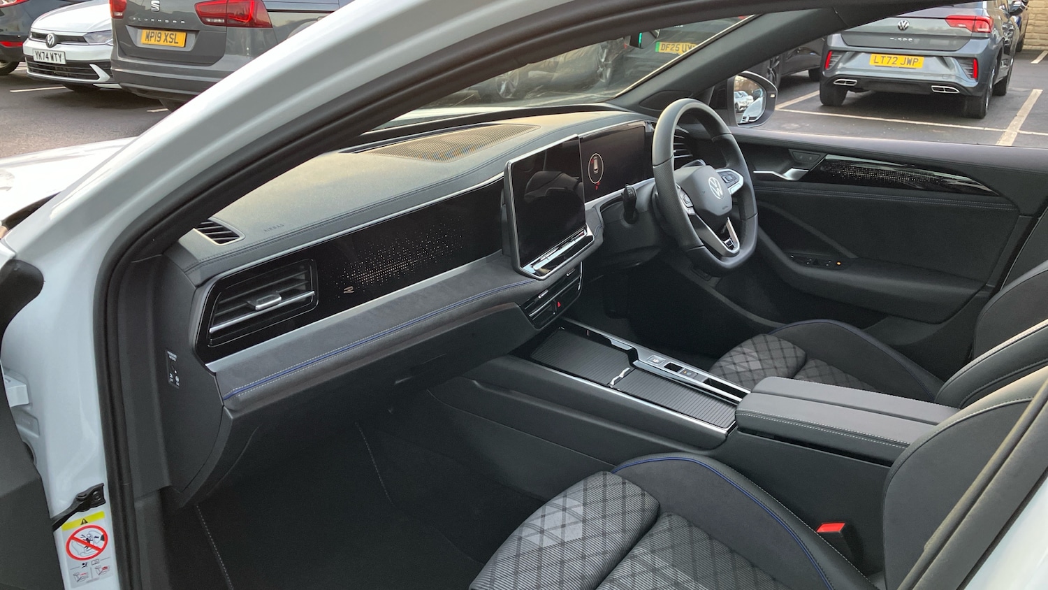 Used Volkswagen Passat 2025 for sale - 77076958: Photo 2