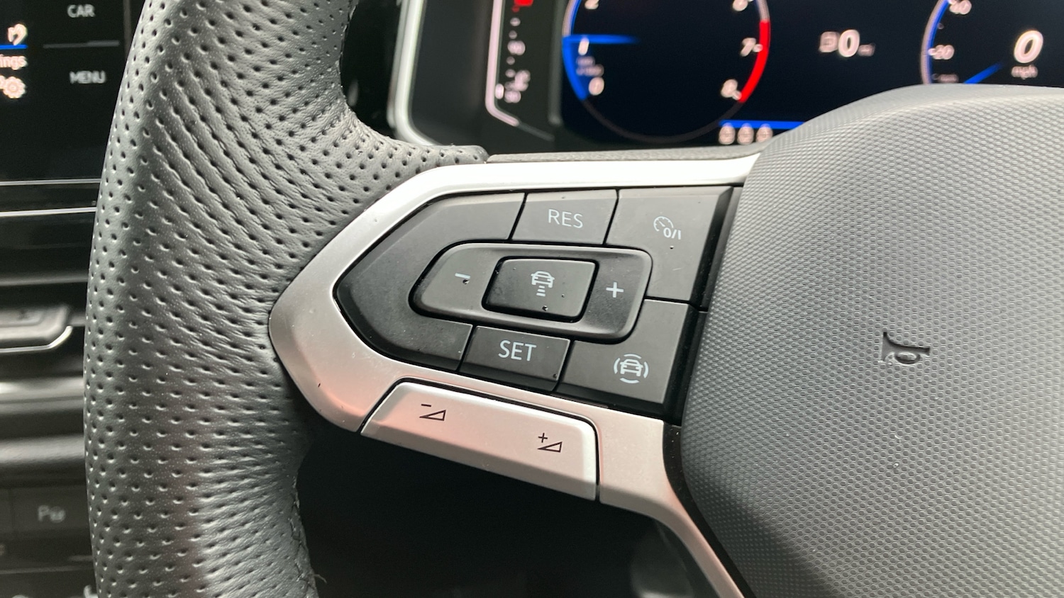 Used Volkswagen T-Roc 2025 for sale - 76722032: Photo 17