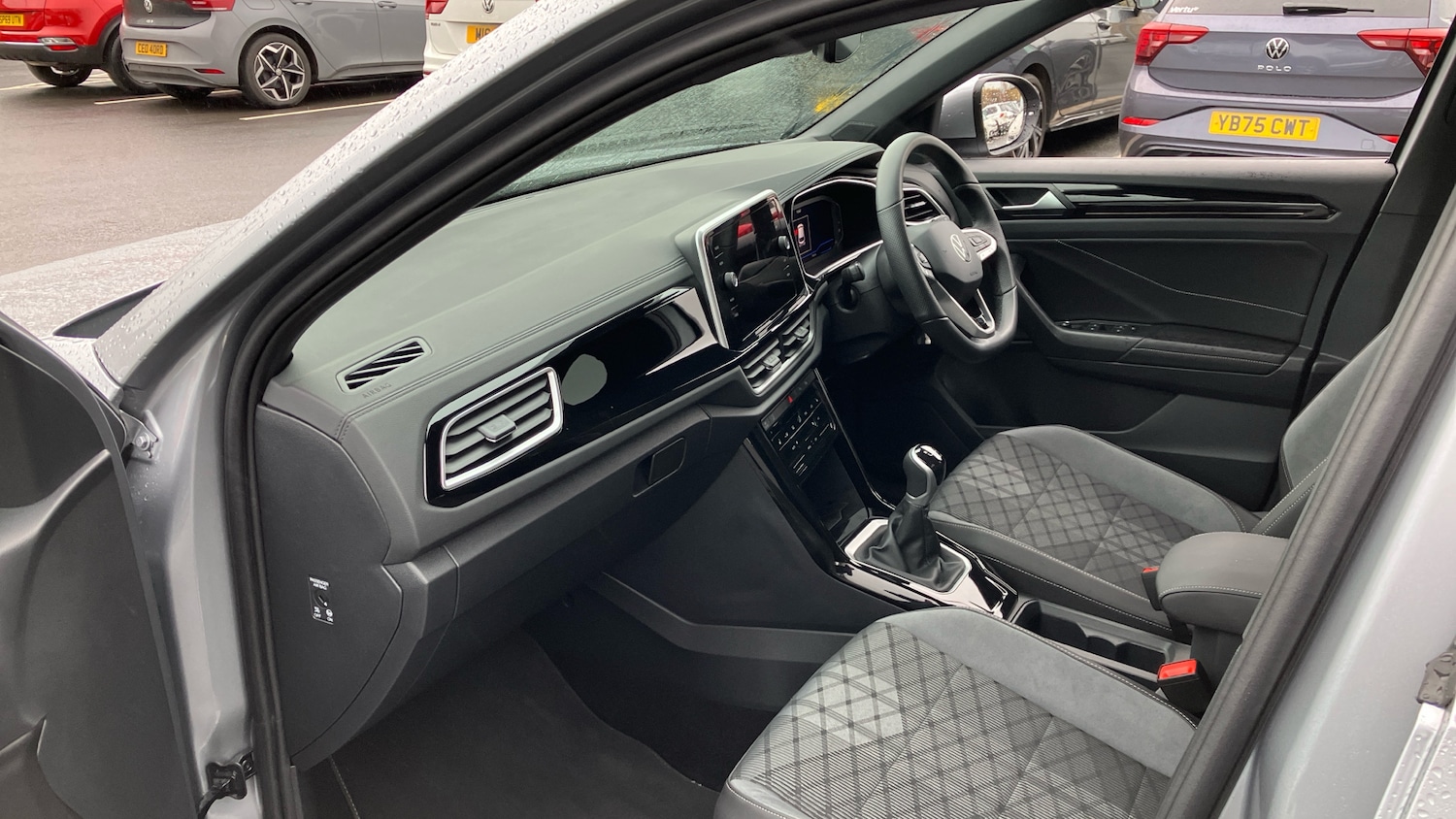 Used Volkswagen T-Roc 2025 for sale - 76722032: Photo 2