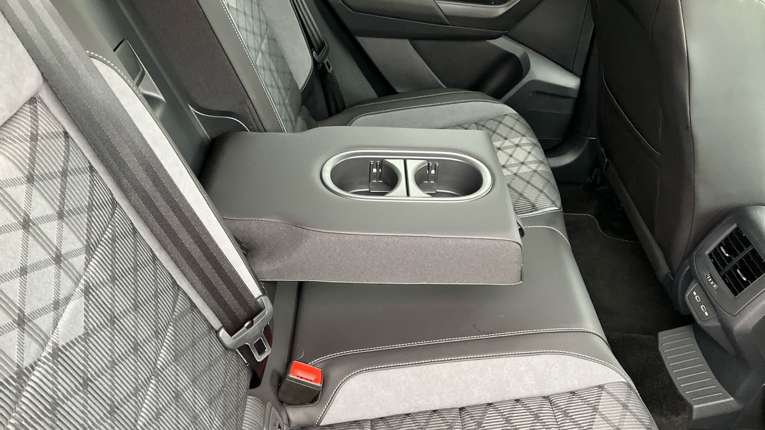 Used Volkswagen T-Roc 2025 for sale - 76722032: Photo 43