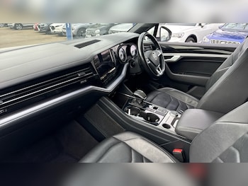 Used Volkswagen Touareg 2019 for sale - 79111398: Photo