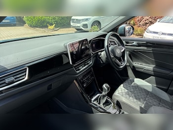 Used Volkswagen T-Roc 2024 for sale - 78776768: Photo