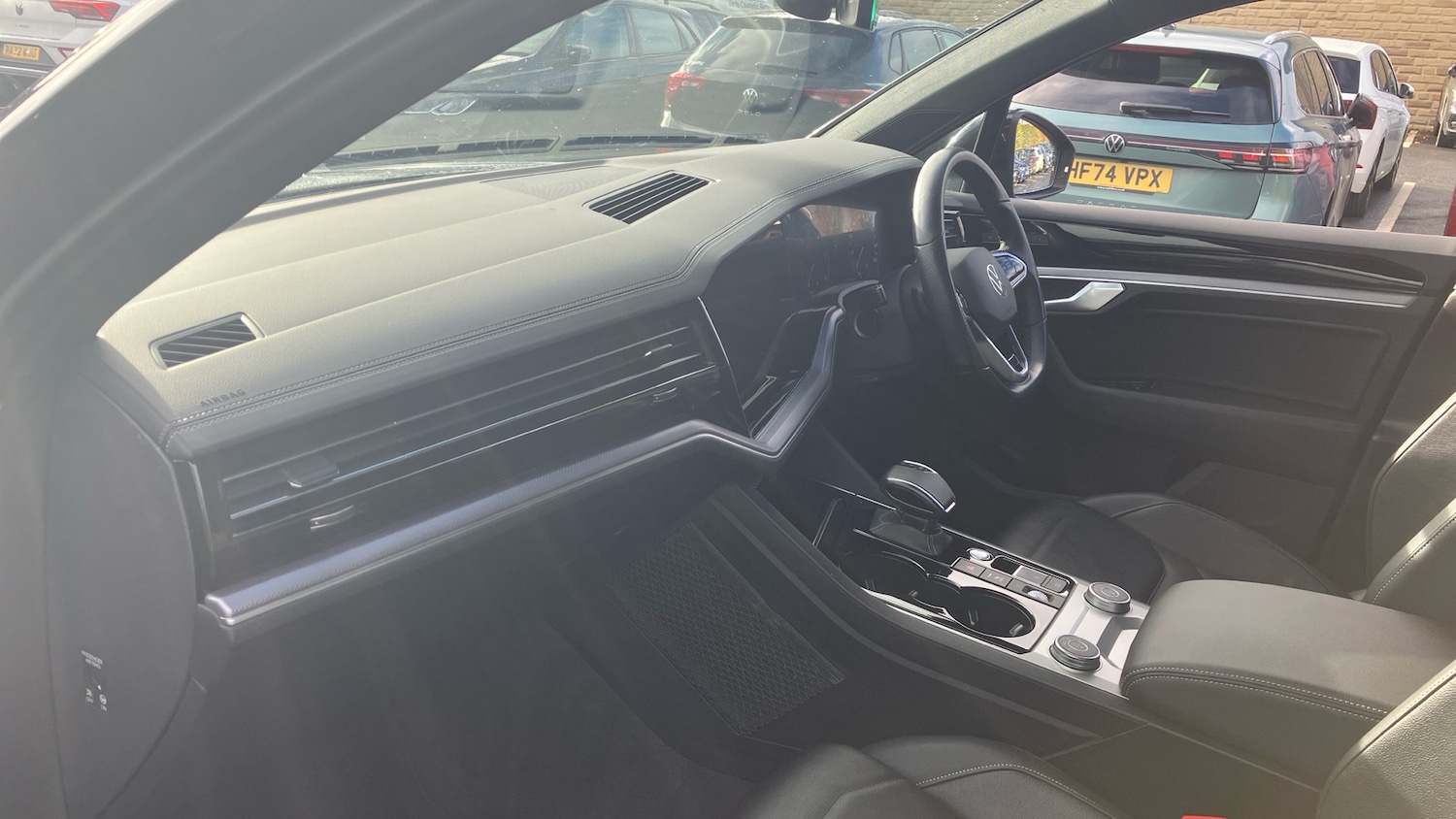 Used Volkswagen Touareg 2022 for sale - 76422241: Photo 2