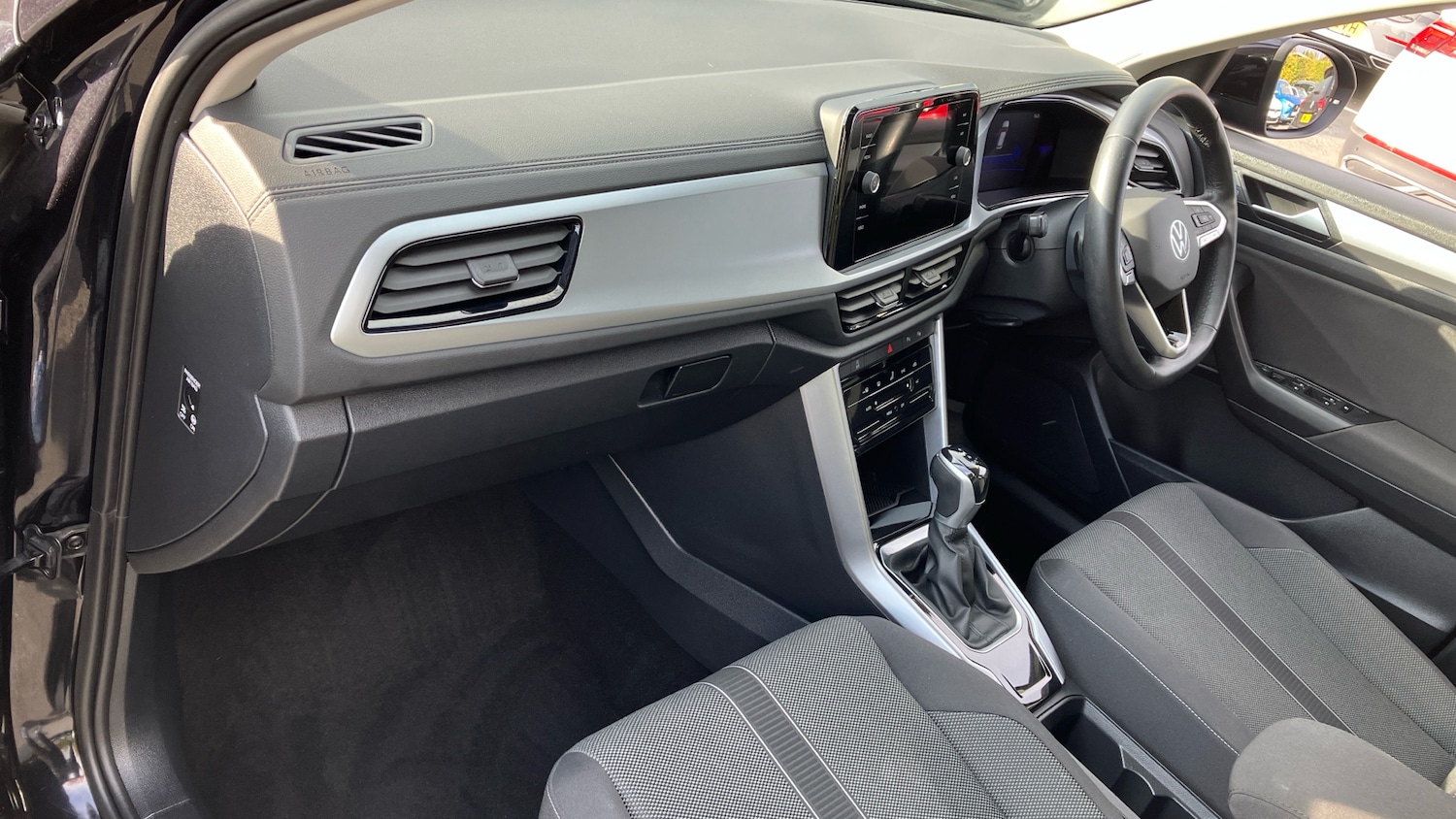 Used Volkswagen T-Roc 2022 for sale - 76230786: Photo 2