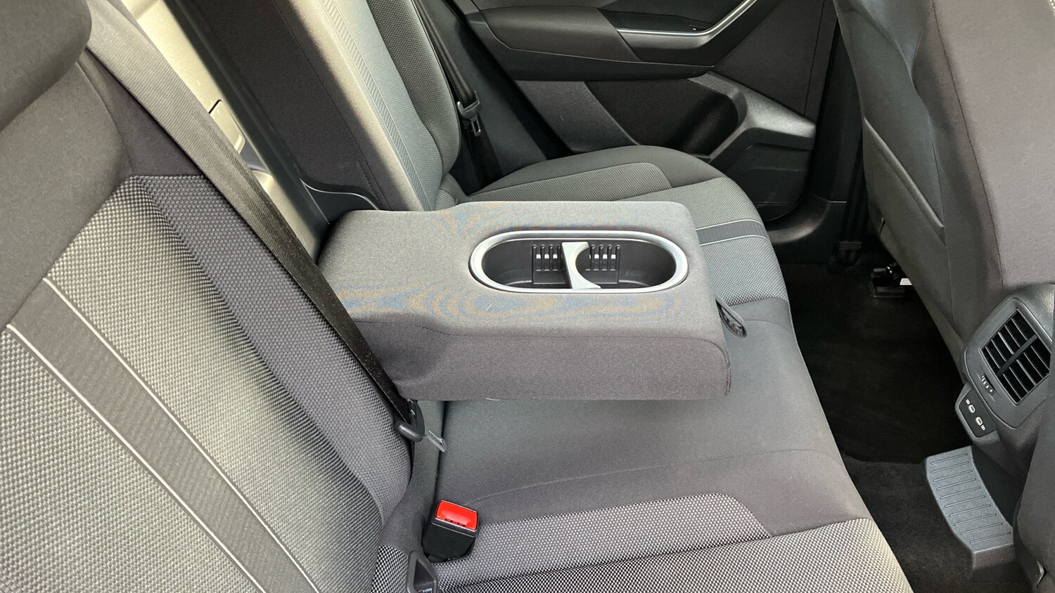 Used Volkswagen T-Roc 2022 for sale - 76230786: Photo 25